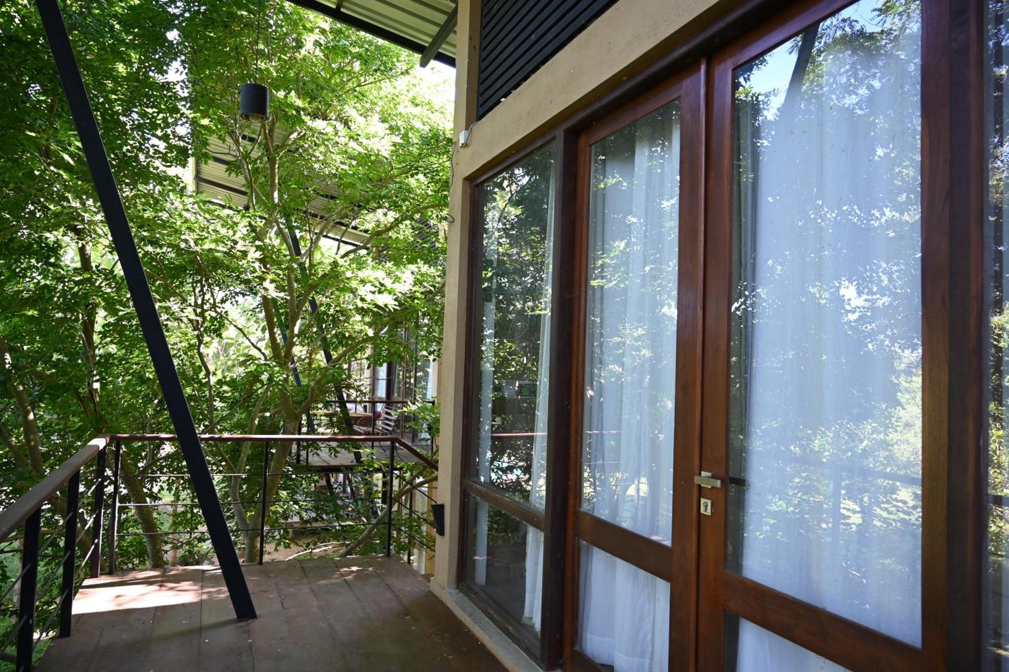 Breezy Lake 티사마하라마 외부 사진